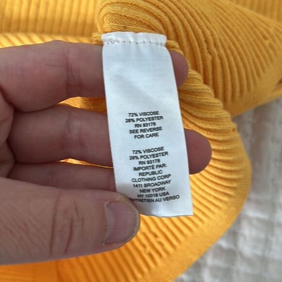 Tahari Women’s Yellow‎ Rib Knit Blouse Size Small - Picture 7 of 7
